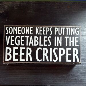 NWT Someone Keeps Putting Vegetables in the Beer Crisper Sign